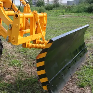 Фронтальный погрузчик ДЭМ 103
