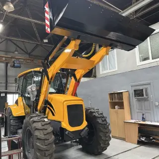 Экскаватор-погрузчик ДЭМ 510 (на равновеликих колесах с крабовым ходом)